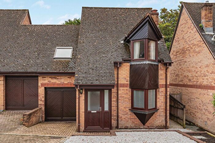 3 Bedroom Link Detached House For Sale In Woodland Court, Truro, TR1