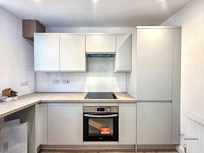 1 Bedroom Flat To Rent In Cherry Tree House, The Avenue, SO17