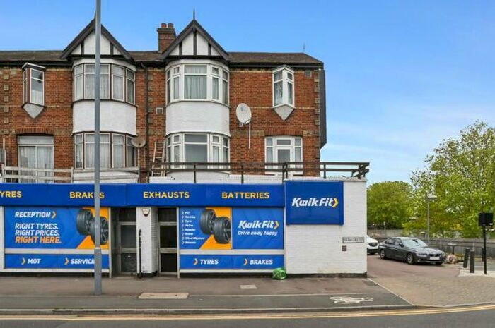 4 Bedroom Maisonette To Rent In Billet Road, London, E17