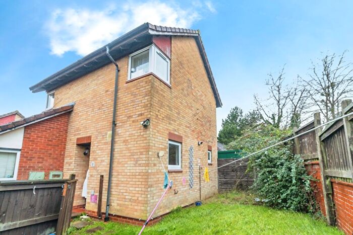 1 Bedroom Maisonette For Sale In Phillip Court, Milton Keynes, Buckinghamshire, MK5