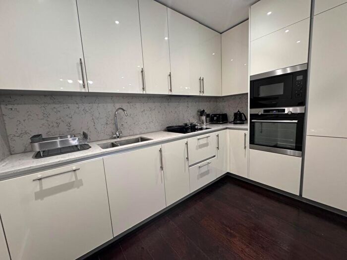 2 Bedroom Apartment To Rent In - Charles Clowes Walk, SW11