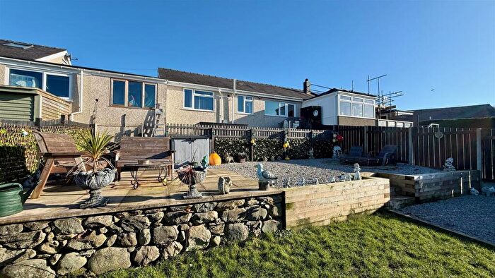 3 Bedroom Bungalow For Sale In Bro Enddwyn, Dyffryn Ardudwy, LL44