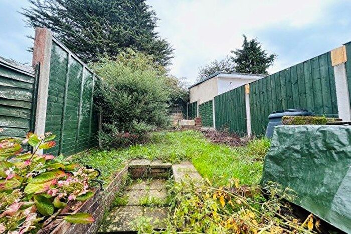 3 Bedroom Property To Rent In Hamerton Road, Northfleet, Gravesend, DA11