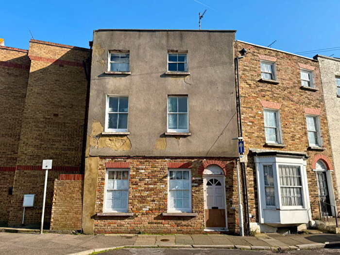 6 Bedroom Terraced House For Sale In Charlotte Square, Margate, CT9