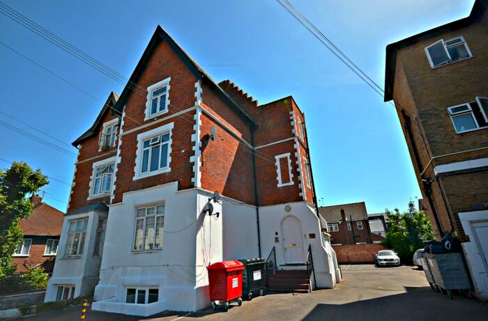 Studio To Rent In Hencroft Street South, Slough, SL1