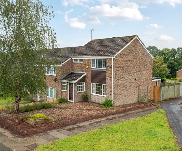 3 Bedroom End Terrace House For Sale In Hatchetts Drive, Haslemere, GU27