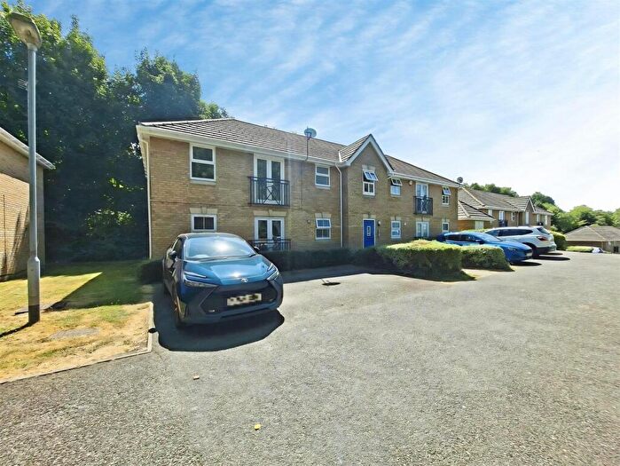 2 Bedroom Flat For Sale In Harriet Drive, Rochester, ME1