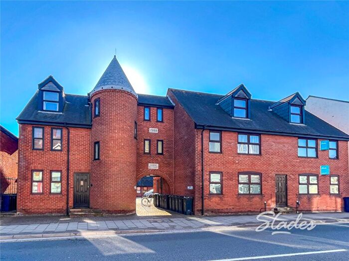 1 Bedroom Apartment For Sale In Bargates, Christchurch, Dorset, BH23