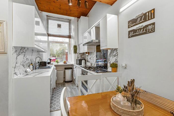 2 Bedroom Flat To Rent In Merchiston Avenue, Edinburgh, EH10