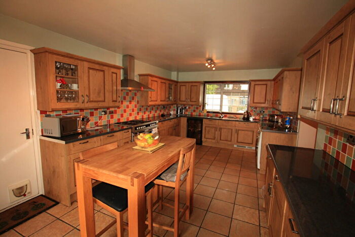 4 Bedroom Chalet For Sale In Horton, SL3