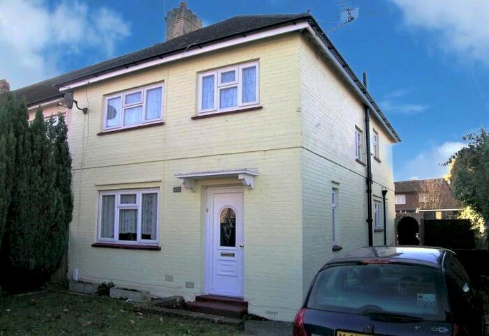 6 Bedroom Semi-Detached House To Rent In Larchwood Drive, Englefield Green, Egham, Surrey, TW20