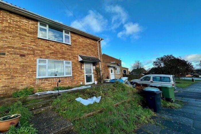 4 Bedroom Semi-Detached House To Rent In Fox Lane, Winchester, SO22