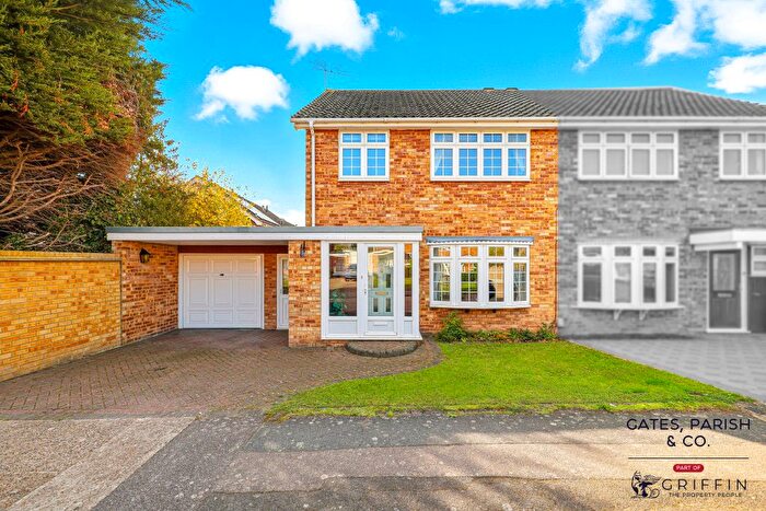 4 Bedroom Semi-Detached House For Sale In Briarleas Gardens, Upminster, RM14