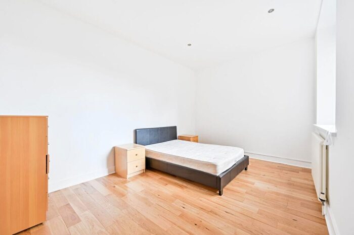 2 Bedroom Flat To Rent In Thrawl Street, Aldgate, London, E1