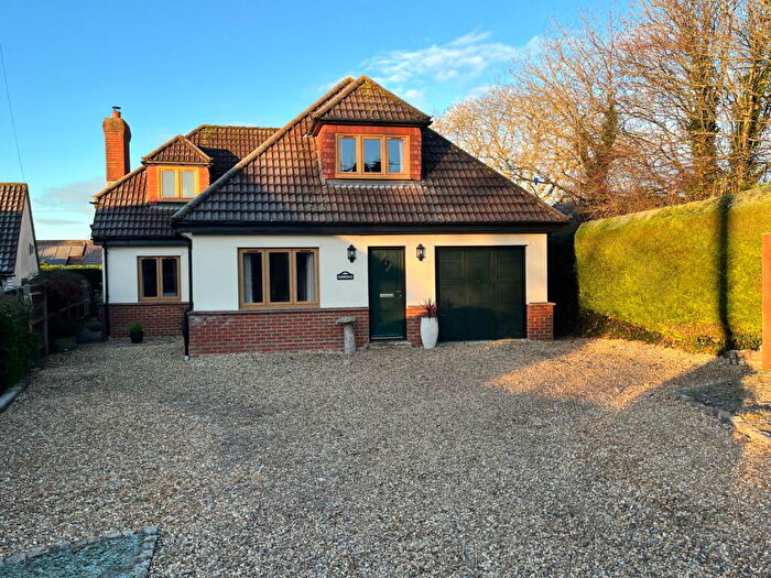 4 Bedroom Detached House For Sale In Sainfoin Lane, Oakley, Basingstoke, RG23