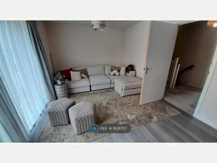 4 Bedroom Terraced House To Rent In Meadowview Close, Harrow, HA1