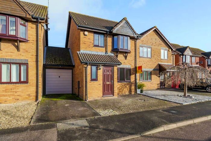 3 Bedroom Detached House To Rent In Falcon Mead, Bicester, OX26