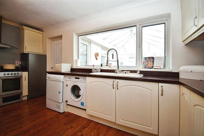 2 Bedroom Semi-Detached House For Sale In Clarondale, Hull, HU7