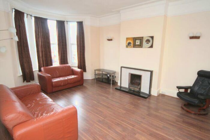 2 Bedroom Flat To Rent In Cunningham Park, Harrow, HA1