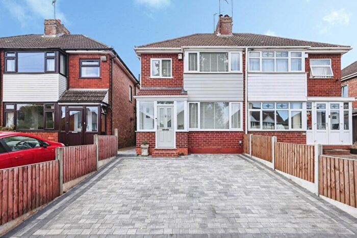 3 Bedroom Semi-Detached House For Sale In Ryde Park Road, Rednal, Birmingham, West Midlands, B45