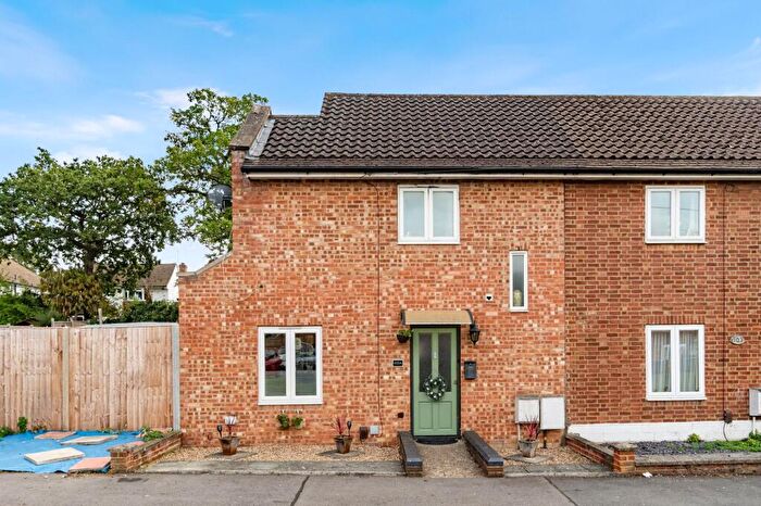 2 Bedroom End Of Terrace House For Sale In Bankside Drive, Thames Ditton, KT7