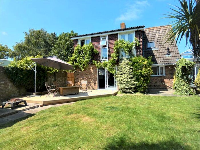 4 Bedroom Detached House To Rent In Carisbrooke Avenue, Hill Head, Fareham, PO14