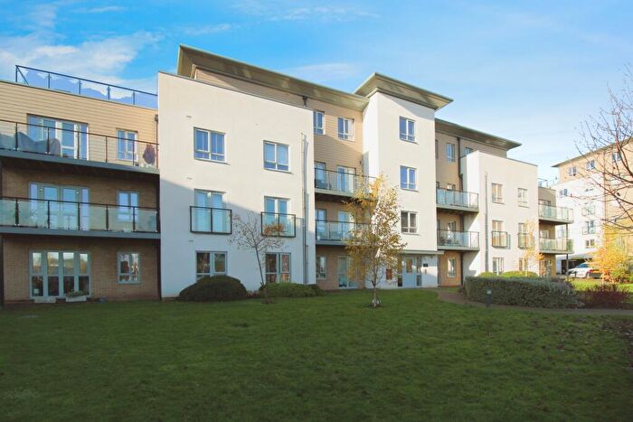 2 Bedroom Apartment For Sale In Fleming Place, Bracknell, RG12