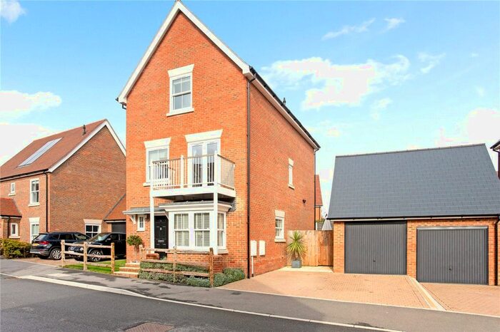 4 Bedroom Detached House To Rent In Hockbury Crescent, Tunbridge Wells, Kent, TN2