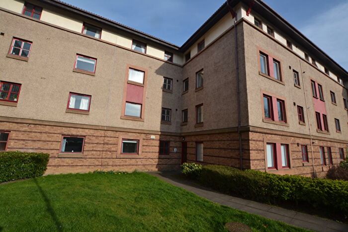 2 Bedroom Flat To Rent In North Werber Place, Edinburgh, EH4