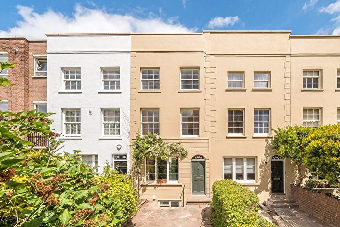 4 Bedroom Property For Sale In Cleaver Square, Kennington, SE11