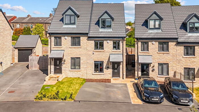 3 Bedroom Semi Detached House For Sale In Brooke Avenue, Hipperholme, HX3