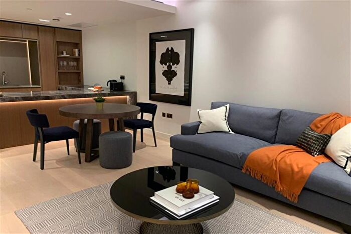 2 Bedroom Flat To Rent In Lincoln Square, Portugal Street, London, WC2A