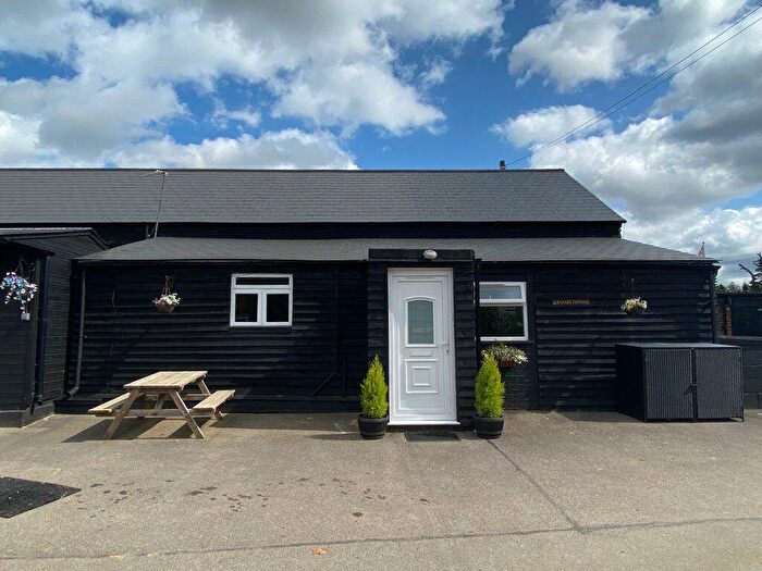 1 Bedroom Cottage To Rent In Welwyn Equestrian Centre, Arnolds Farm, Pottersheath Road, AL6