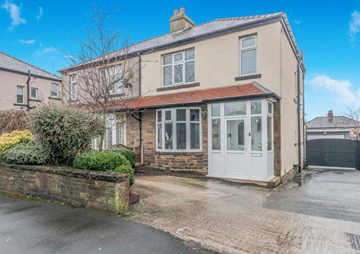 3 Bedroom Semi Detached House For Sale In Norman Avenue, Eccleshill, Bradford, BD2