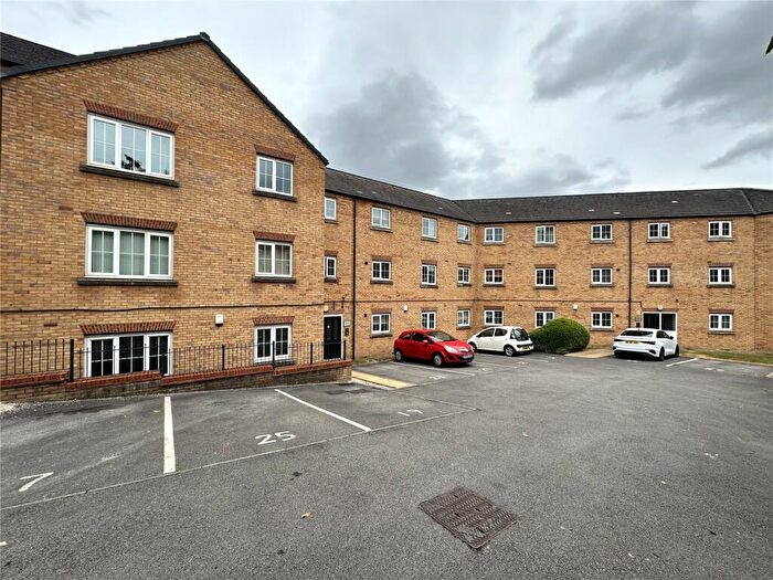 2 Bedroom Apartment To Rent In Broadlands Gardens, Pudsey, West Yorkshire, LS28
