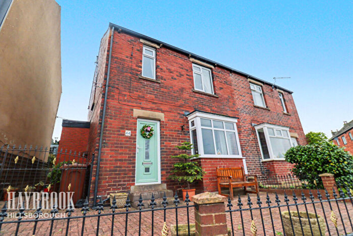 3 Bedroom Semi-Detached House For Sale In Hole House Lane, Sheffield, S36