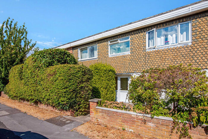 2 Bedroom Flat For Sale In Church Road, Warsash, SO31