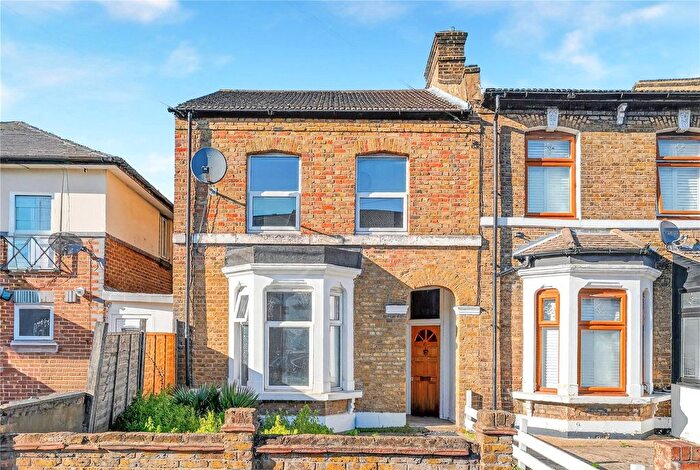 3 Bedroom Flat To Rent In Vale Road, London, E7