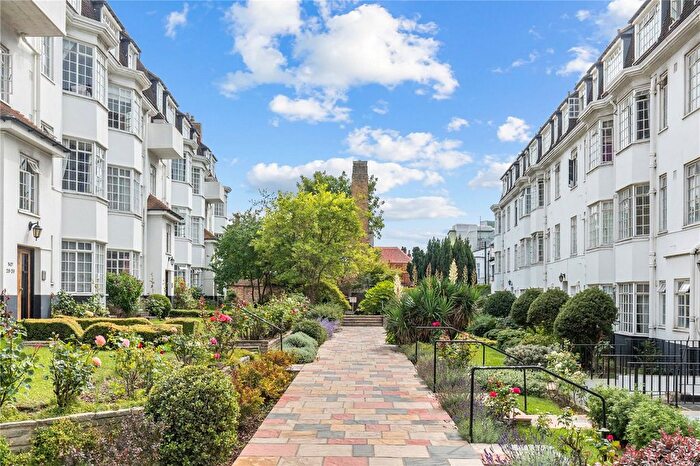 2 Bedroom Flat For Sale In Streatham Hill, London, SW2