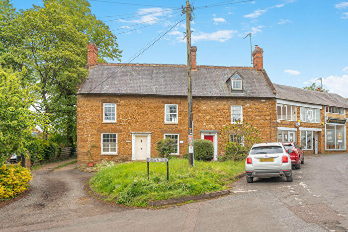 2 Bedroom Cottage For Sale In High Street, Hook Norton - No Onward Chain, OX15