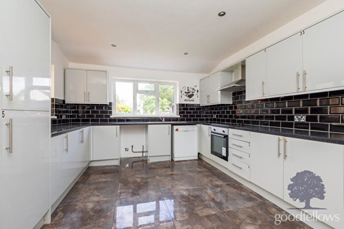 4 Bedroom Detached House To Rent In Longfield Avenue, Wallington, SM6
