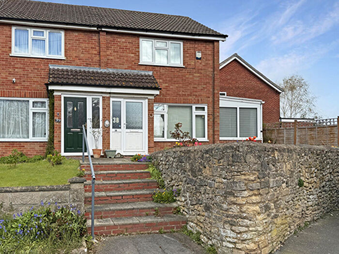 2 Bedroom End Of Terrace House For Sale In Marlborough Close, Oxford, OX4