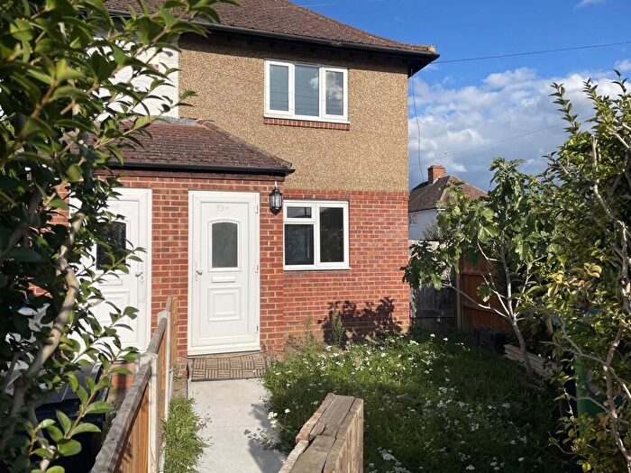 3 Bedroom End Of Terrace House For Sale In Mount Pleasant Road, KT3