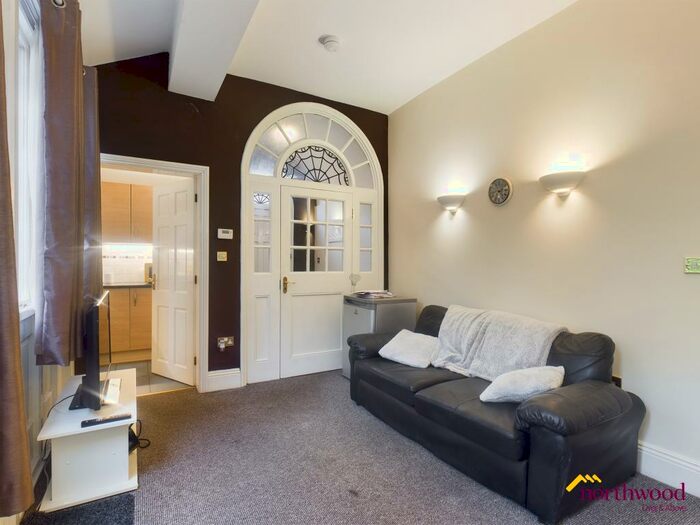 3 Bedroom Flat To Rent In King Street, Newcastle, Newcastle-under-Lyme, ST5