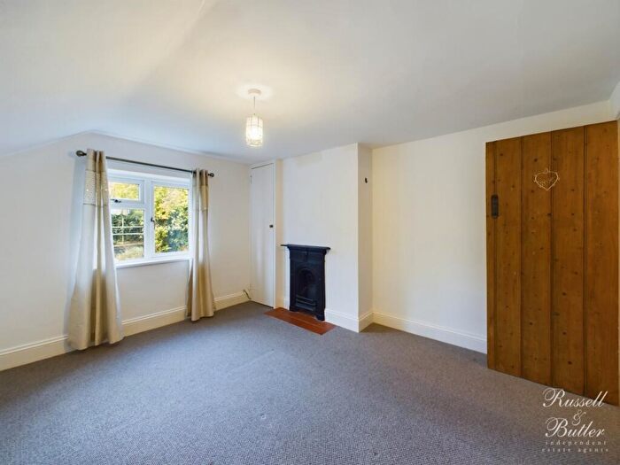 2 Bedroom Cottage For Sale In North End Square, Buckingham, MK18