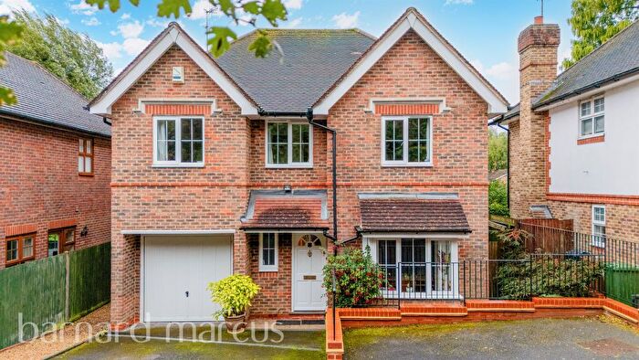 4 Bedroom Detached House For Sale In Hitherwood Close, Reigate, RH2