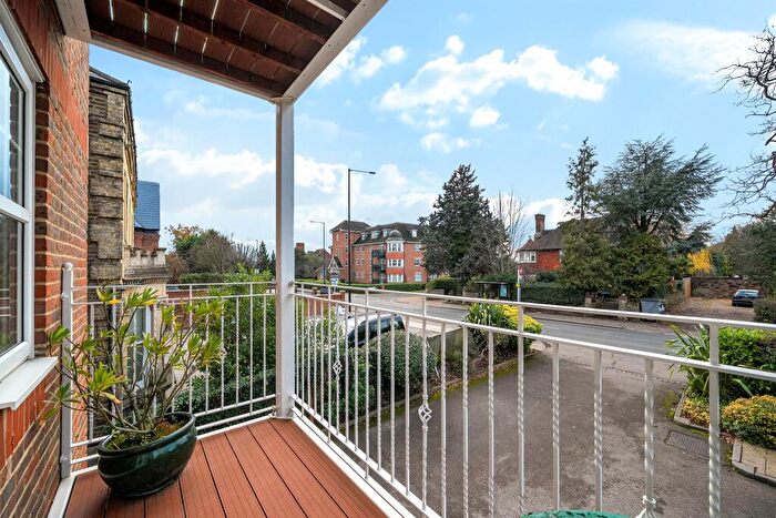 2 Bedroom Flat For Sale In The Ridgeway, Enfield, EN2