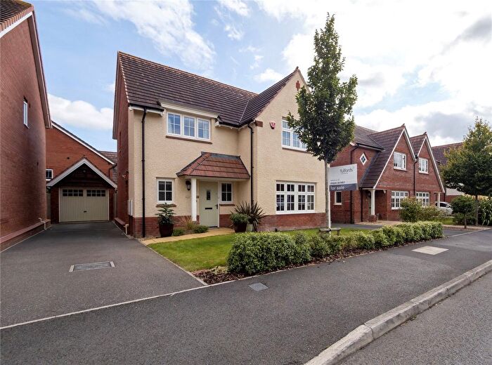 4 Bedroom Detached House For Sale In Robin Way, Kingsteignton, Newton Abbot, Devon, TQ12