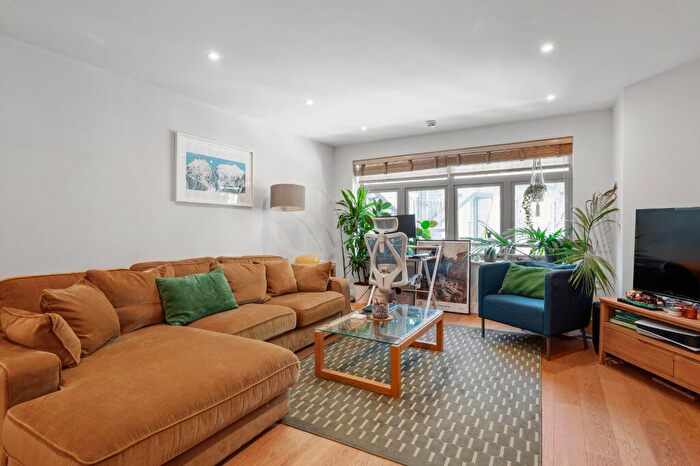 2 Bedroom Apartment To Rent In Garden Walk, London, EC2A