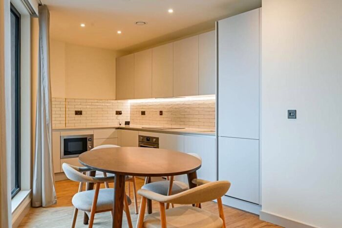 2 Bedroom Flat To Rent In Selbourne Road, Walthamstow, E17